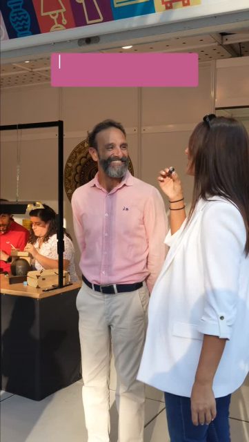 ¡Preguntamos a los artesanos de FARCAMA! 🫶🏻 Gracias por participar @fundacion_damasquinado_toledo @plegadostsuru @nihsima_cosmetica_vibracional @ventanasalpasado y por enseñarnos vuestro maravilloso mundo.

FARCAMA es mucho más que una feria: es la forma que tiene Toledo de recordar de dónde viene. Oficios que pasan de padres a hijos, piezas únicas y talleres en vivo. 

#FARCAMA #ArtesaníaToledo #QuéHacerEnToledo #Toledo #CastillaLaMancha